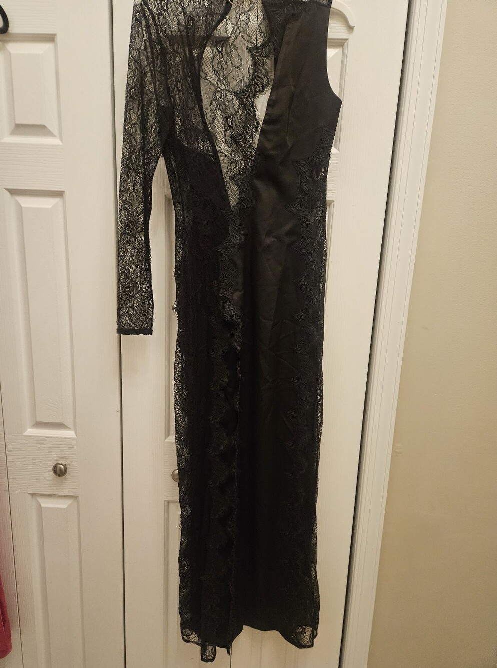 Black Lace One-Shoulder Evening Dress
